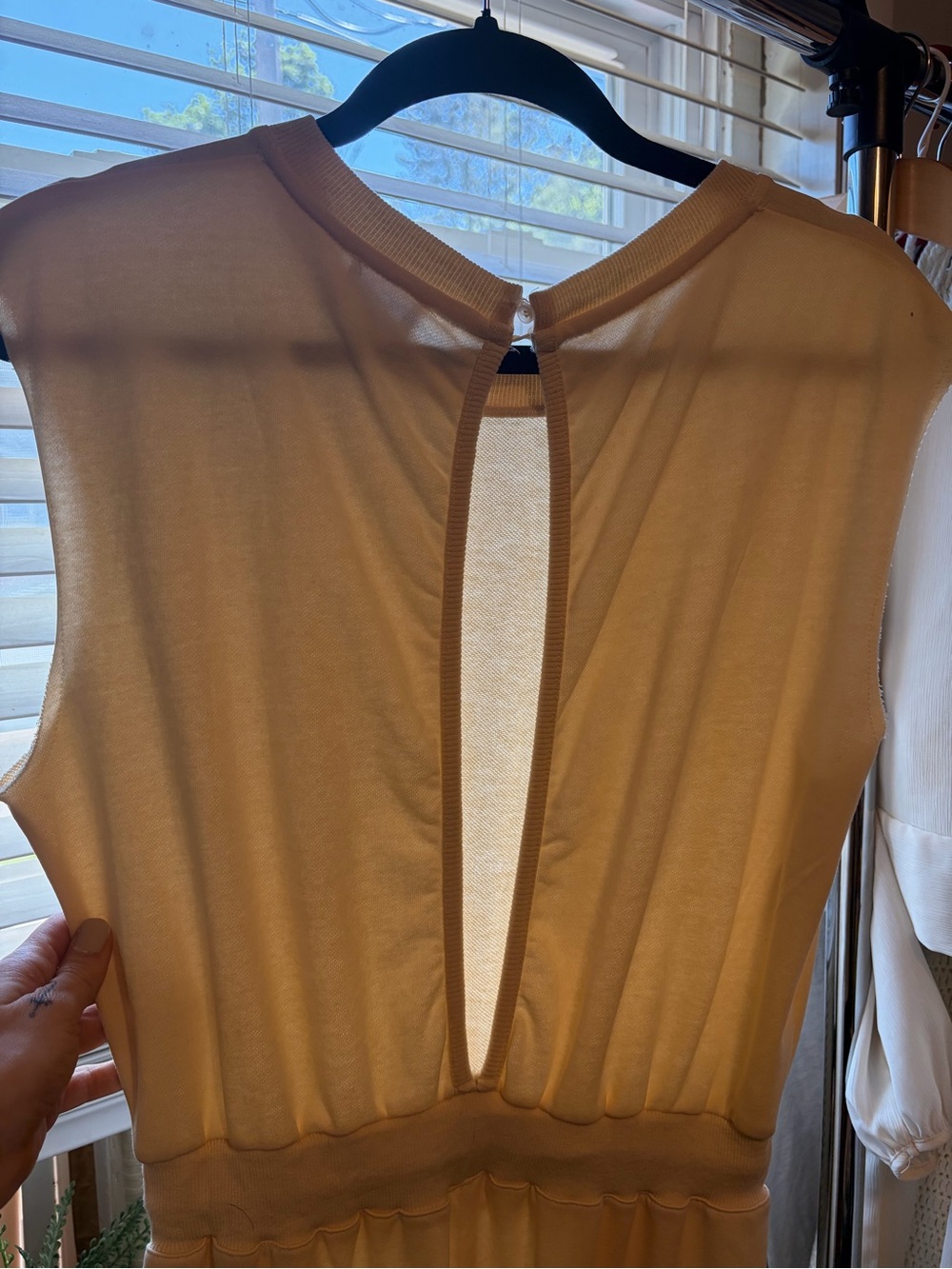 NEW—- Le Lis  Sleeveless Jumpsuit, size small, with POCKETS! - Picture 3 of 9